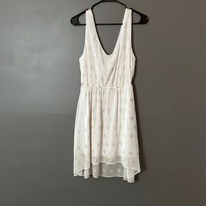 Elegant White Sleeveless Dress